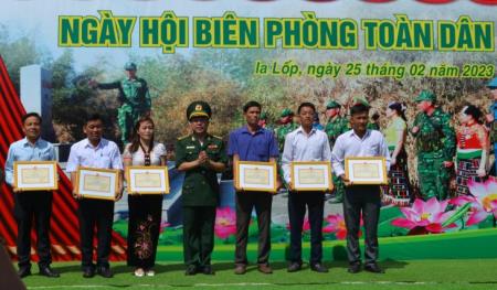 Tưng bừng Ngày hội Biên phòng toàn dân tại biên giới Đắk Lắk