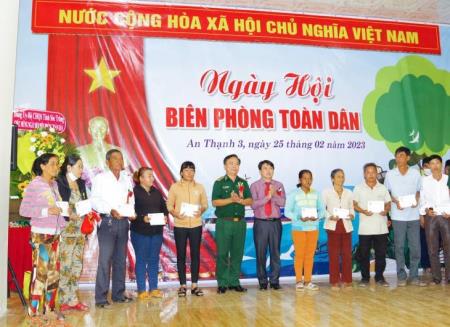 Nhiều hoạt động ý nghĩa tại "Ngày hội Biên phòng toàn dân" trên khu vực biên giới biển Sóc Trăng