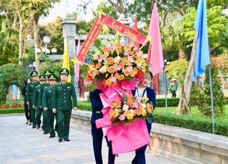 Thiếu tướng Nguyễn Anh Tuấn dâng hương tại Khu di tích lịch sử quốc gia đặc biệt Kim Liên