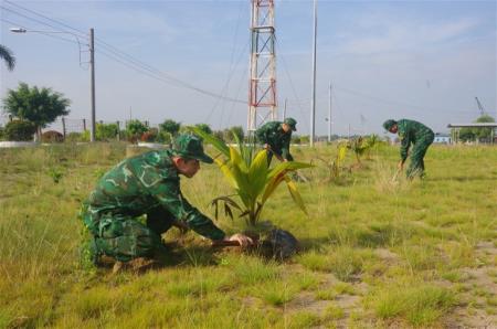 “Tô xanh” biên cương bằng hoạt động “Tết trồng cây đời đời nhớ ơn Bác Hồ”