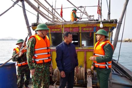 Liên tiếp bắt giữ 8 phương tiện sử dụng dã cào đánh bắt hải sản sai quy định