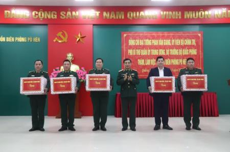 Đại tướng Phan Văn Giang thăm, làm việc tại Đồn Biên phòng Pò Hèn