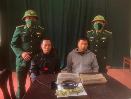 Bắt giữ tàu đánh cá tàng trữ vật liệu nổ