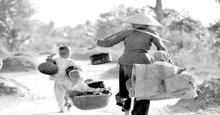 Đòn gánh tre của mẹ
