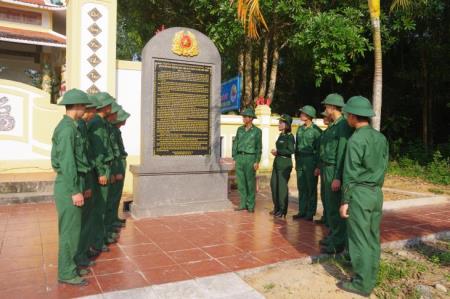 Tổ chức sinh hoạt truyền thống, hành trình về nguồn cho chiến sĩ mới