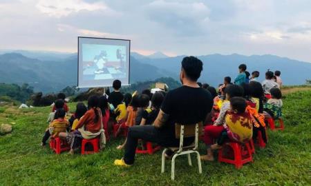 12 năm miệt mài “cõng” ánh sáng cho trẻ em vùng cao
