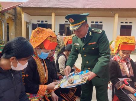 Nhiều cách làm hay trong vận động nhân dân chấp hành pháp luật