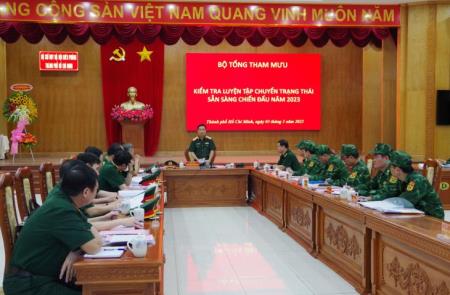 Kiểm tra công tác luyện tập chuyển trạng thái sẵn sàng chiến đấu tại BĐBP thành phố Hồ Chí Minh
