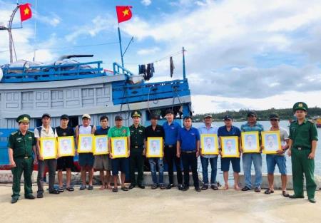 Đoạn tuyệt với khai thác hải sản bất hợp pháp