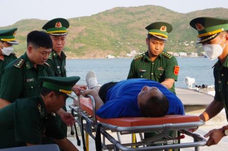 Kịp thời cấp cứu một thuyền viên nước ngoài gặp nạn trên biển