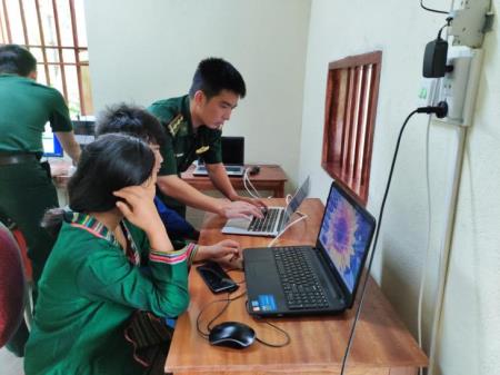 Cán bộ trẻ gương mẫu thực hiện nhiệm vụ