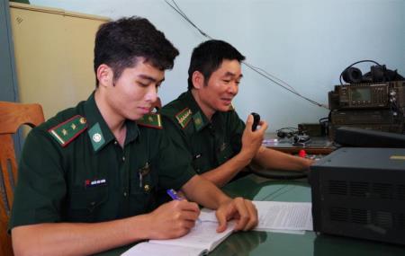 Tiếp tục cứu sống 2 trong số 4 thuyền viên bị mất tích trong vụ chìm sà lan trên biển Bình Thuận