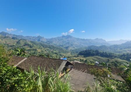 Cần bảo tồn nghề làm ngói đất của người Nùng Dín