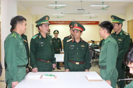 Trung tướng Nguyễn Doãn Anh thăm và làm việc tại Học viện Biên phòng