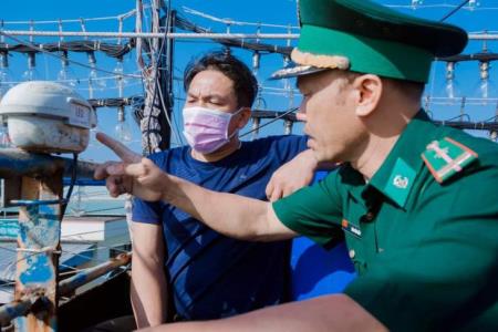 Quản lý chặt địa bàn, cửa biển, chống khai thác hải sản bất hợp pháp