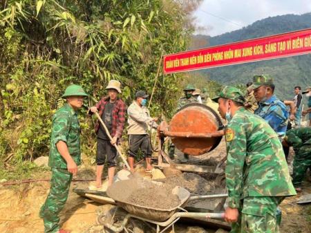 Bám dân, nắm chắc tình hình, giữ vững bình yên khu vực biên giới