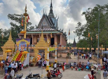 Phum, sóc rộn ràng đón Tết Chôl Chnăm Thmây