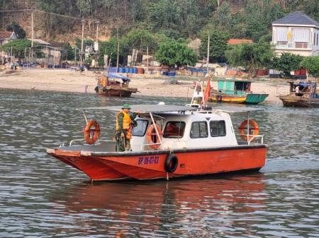 Một thuyền viên tử vong do bất cẩn rơi xuống biển