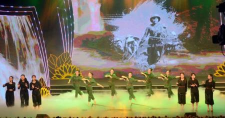 Giao lưu nghệ thuật “Ngày vui thống nhất”