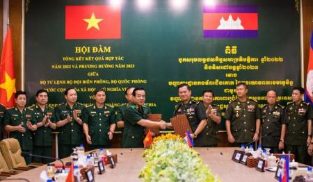 Chung một dòng sông