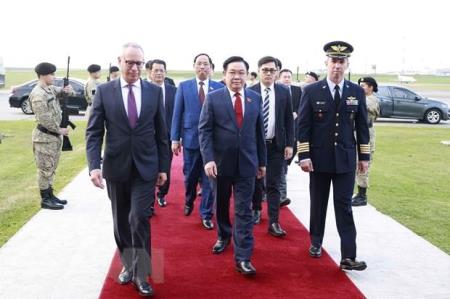 Chủ tịch Quốc hội bắt đầu thăm chính thức Cộng hòa Đông Uruguay