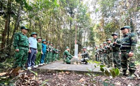 Tuần tra song phương bảo vệ an ninh biên giới Việt Nam - Lào