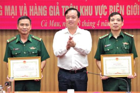 UBND tỉnh Cà Mau khen thưởng các tập thể, cá nhân BĐBP tỉnh về thành tích đấu tranh phòng chống tội phạm