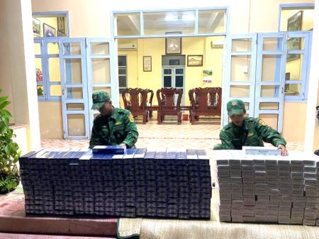 Bắt vụ vận chuyển gần 3.000 gói thuốc lá không rõ nguồn gốc