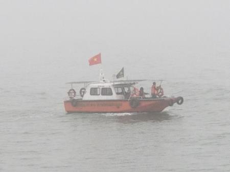 Nỗ lực tìm kiếm 3 học sinh mất tích khi đi tắm biển