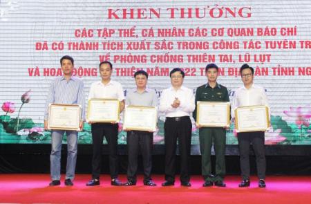 Nghệ An: Khen thưởng các cơ quan báo chí, nhà báo thực hiện tốt công tác tuyên truyền