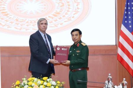Đại tướng Phan Văn Giang tiếp Thượng Nghị sĩ Hoa Kỳ