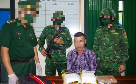 Bắt đối tượng vận chuyển số lượng lớn ma túy từ cửa khẩu quốc tế Cầu Treo về nội địa