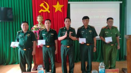 Trao thưởng thành tích trong đấu tranh phòng, chống tội phạm