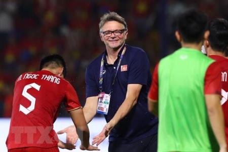 Huấn luyện viên Troussier hài lòng về tinh thần thi đấu quyết tâm của U22 Việt Nam