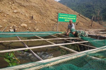 Tặng sinh kế giúp nhân dân biên giới phát triển kinh tế