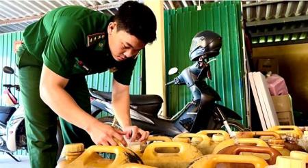 Lợi dụng đêm tối, vận chuyển dầu D.O trái pháp luật