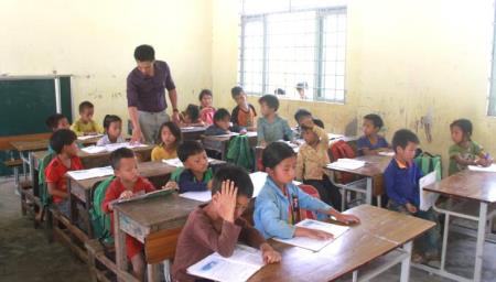 Nỗ lực “ngăn dòng” học sinh người dân tộc thiểu số bỏ học