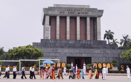 Tình cảm kính trọng, tri ân sâu sắc của nhân dân ta và nhân dân thế giới đối với Bác Hồ kính yêu