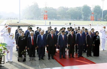 Lãnh đạo Đảng, Nhà nước đặt vòng hoa, vào Lăng viếng Bác