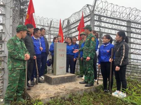 Người cán bộ Biên phòng xứng danh “Bộ đội Cụ Hồ”