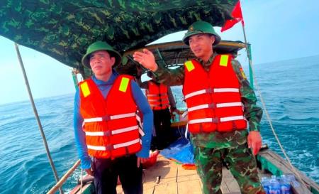 Tích cực tìm kiếm 2 ngư dân mất tích trên biển