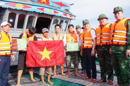 Đồng hành cùng ngư dân Thừa Thiên Huế gỡ "thẻ vàng" IUU