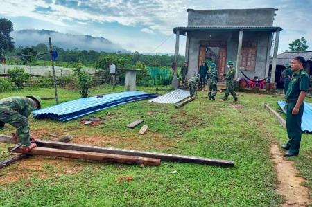 Khẩn trương giúp người dân khắc phục hậu quả giông, lốc