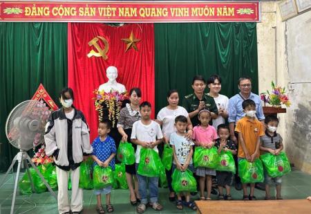 Chăm chút những “mầm xanh” biên giới