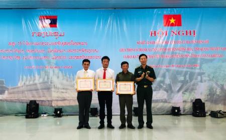 Sơ kết 15 năm kết nghĩa cụm dân cư hai bên biên giới Việt Nam - Lào