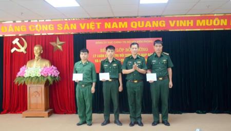 Bế mạc lớp bồi dưỡng lý luận chính trị đối tượng kết nạp Đảng và đảng viên mới năm 2023
