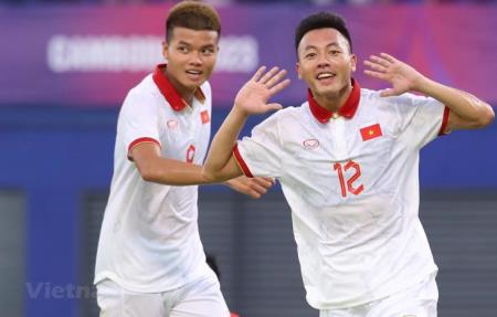Đánh bại U22 Singapore, U22 Việt Nam chiếm ngôi đầu bảng B