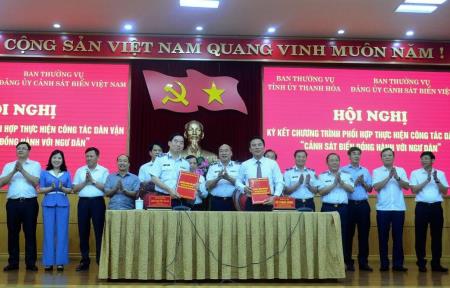 Ký kết chương trình phối hợp thực hiện công tác dân vận "Cảnh sát biển đồng hành với ngư dân"