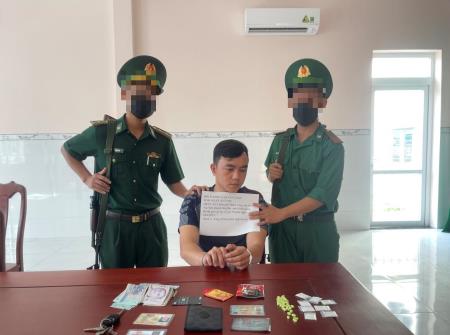 Bắt đối tượng cất giấu lượng lớn chất ma túy trong xe gắn máy
