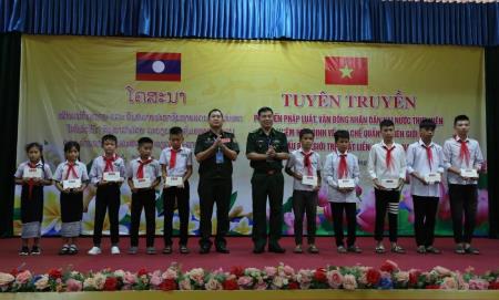 Sĩ quan Biên phòng trẻ Việt Nam - Lào chung tay xây dựng biên giới hòa bình, hữu nghị, hợp tác và phát triển